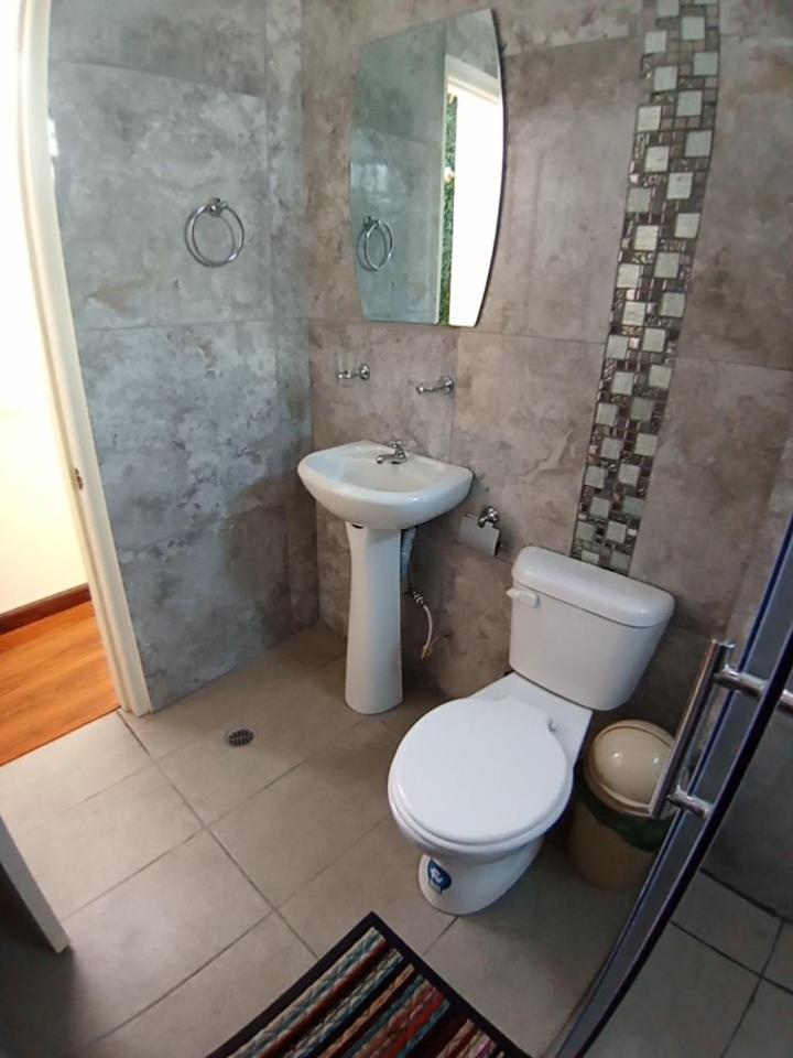 Hostal Atlantis Quito Ngoại thất bức ảnh