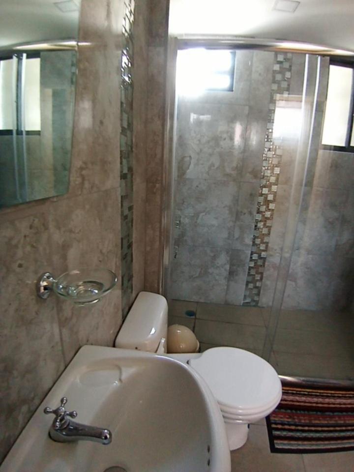 Hostal Atlantis Quito Ngoại thất bức ảnh